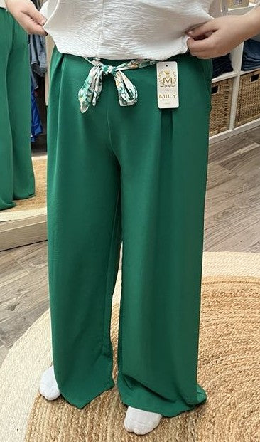 Pantalon fluide avec ceinture fleurie