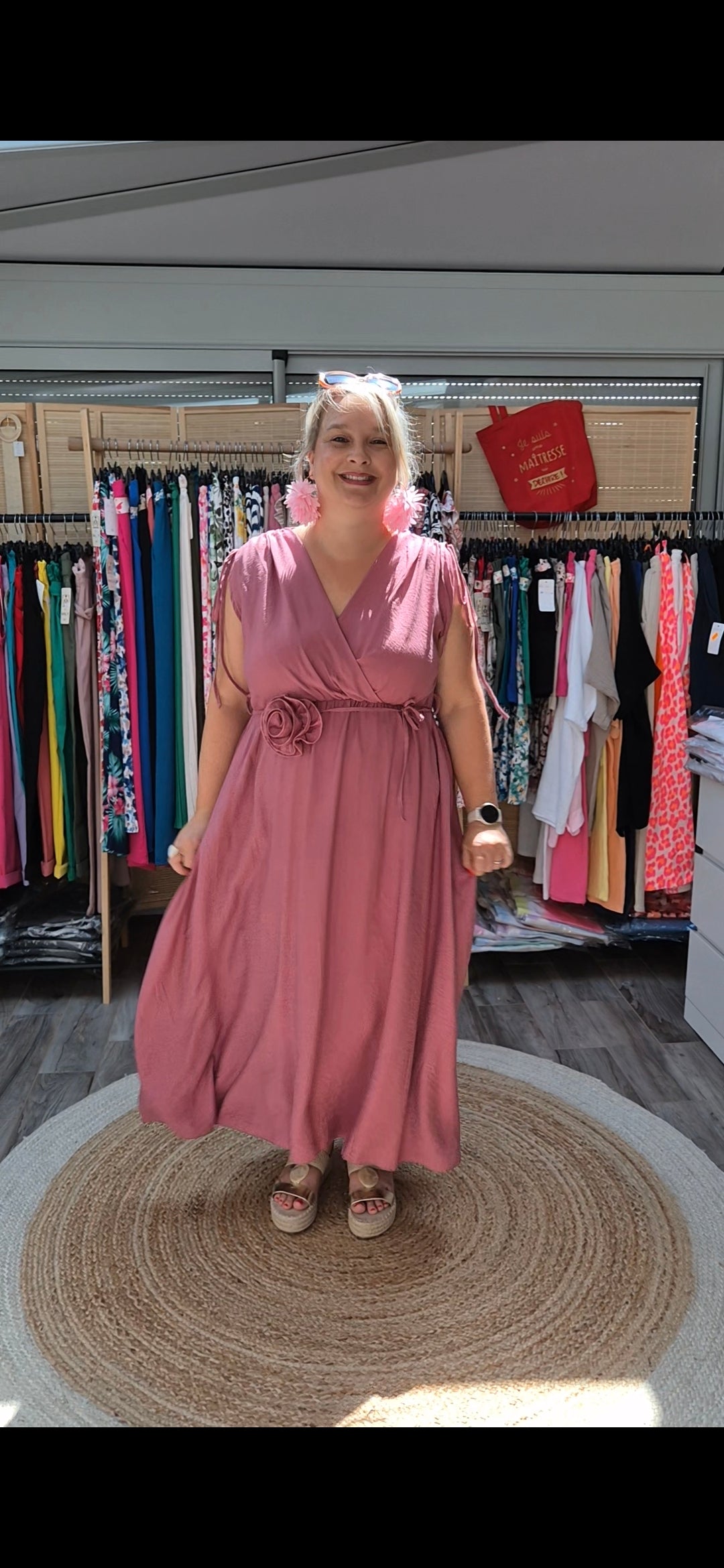 Robe trapèze avec nœuds à la ceinture