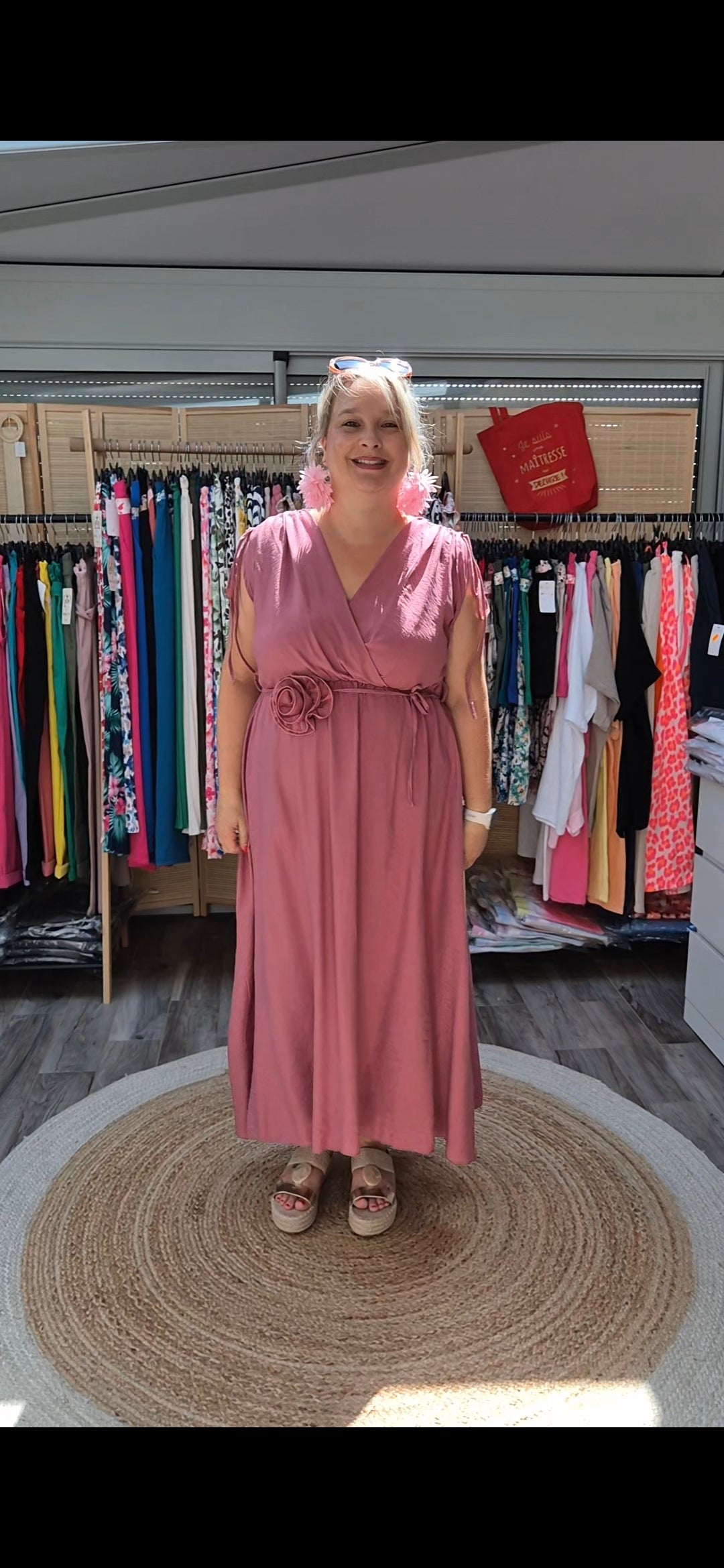 Robe trapèze avec nœuds à la ceinture