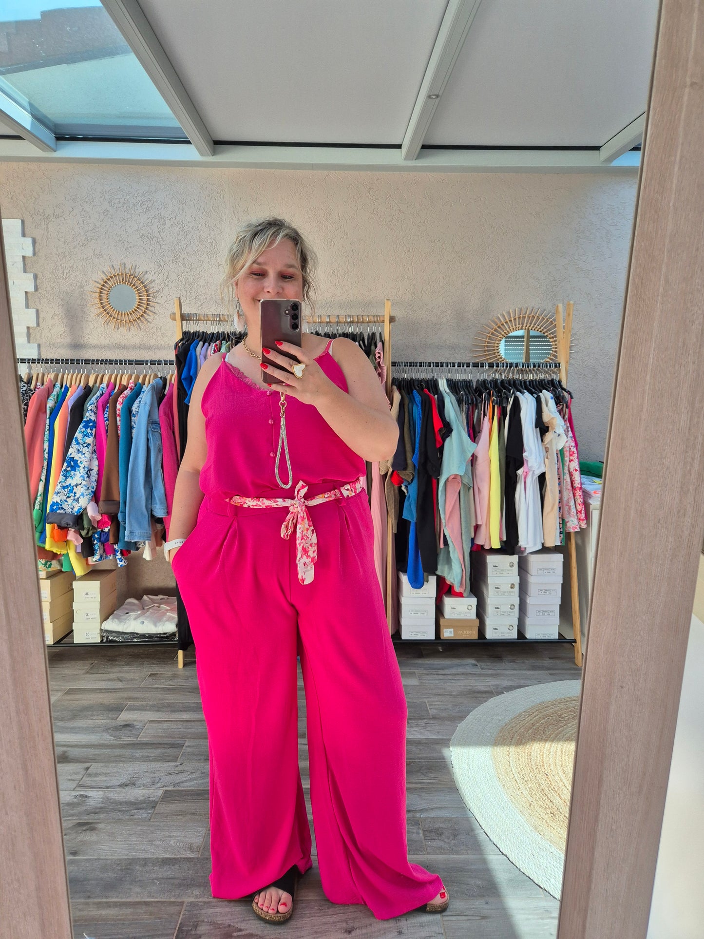 Pantalon fluide avec ceinture fleurie