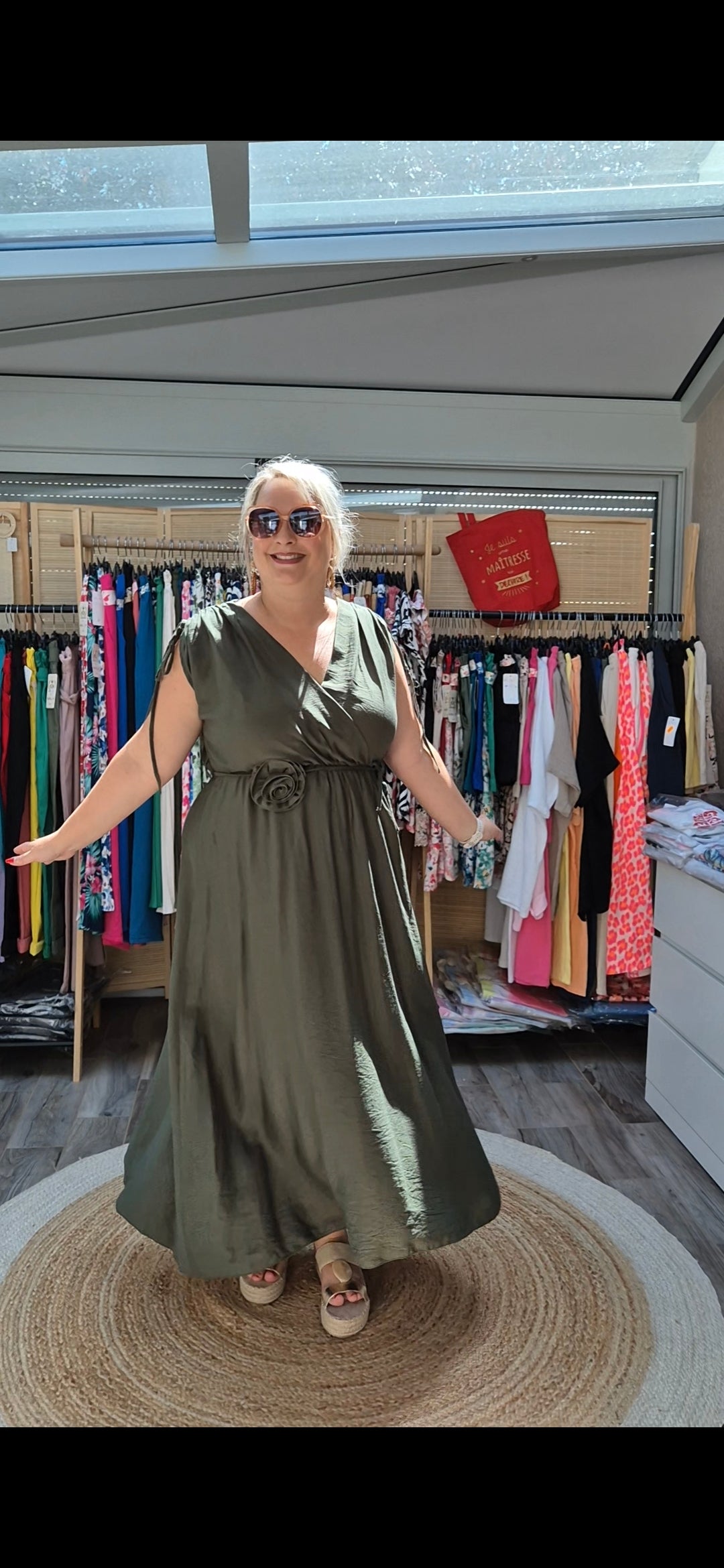 Robe trapèze avec nœuds à la ceinture