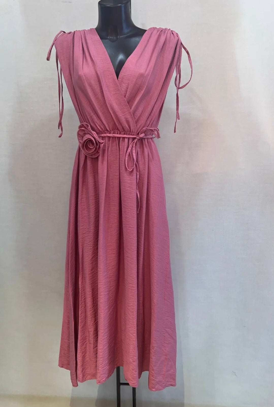 Robe trapèze avec nœuds à la ceinture