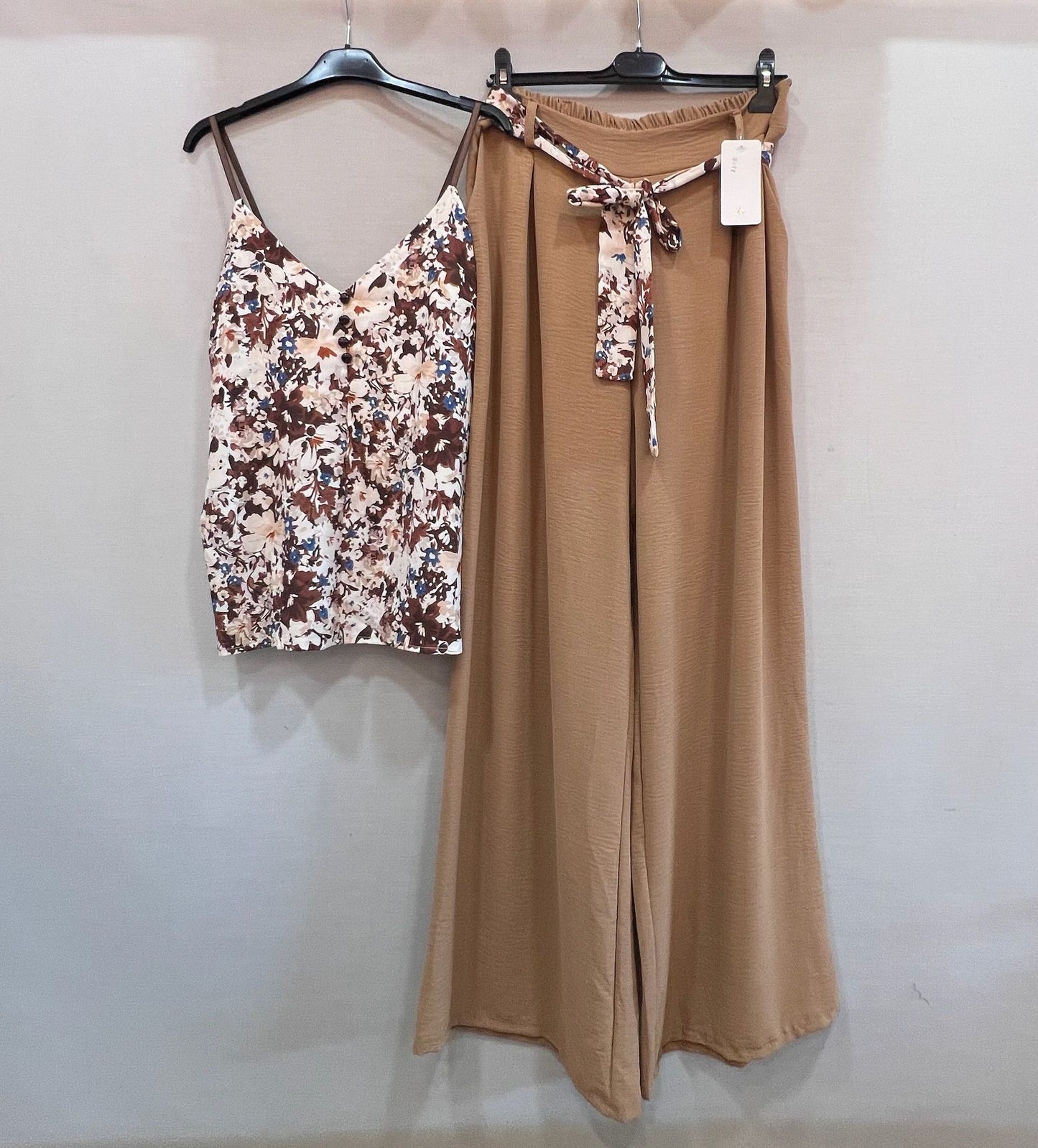 Pantalon fluide avec ceinture fleurie