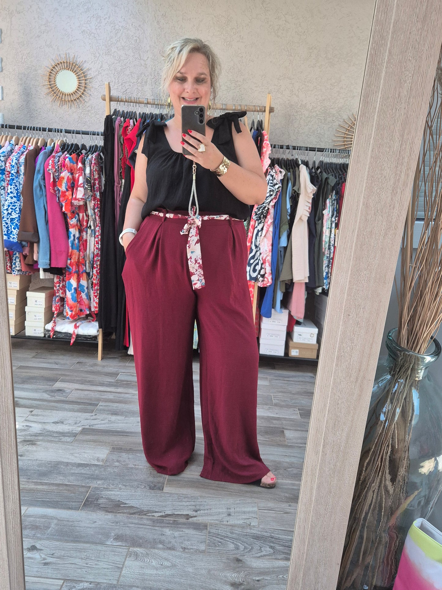 Pantalon fluide avec ceinture fleurie