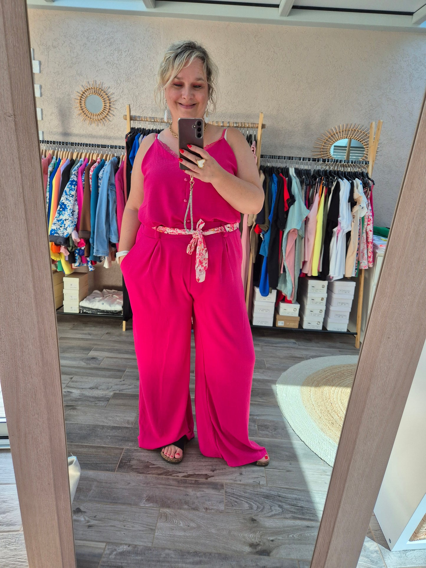 Pantalon fluide avec ceinture fleurie