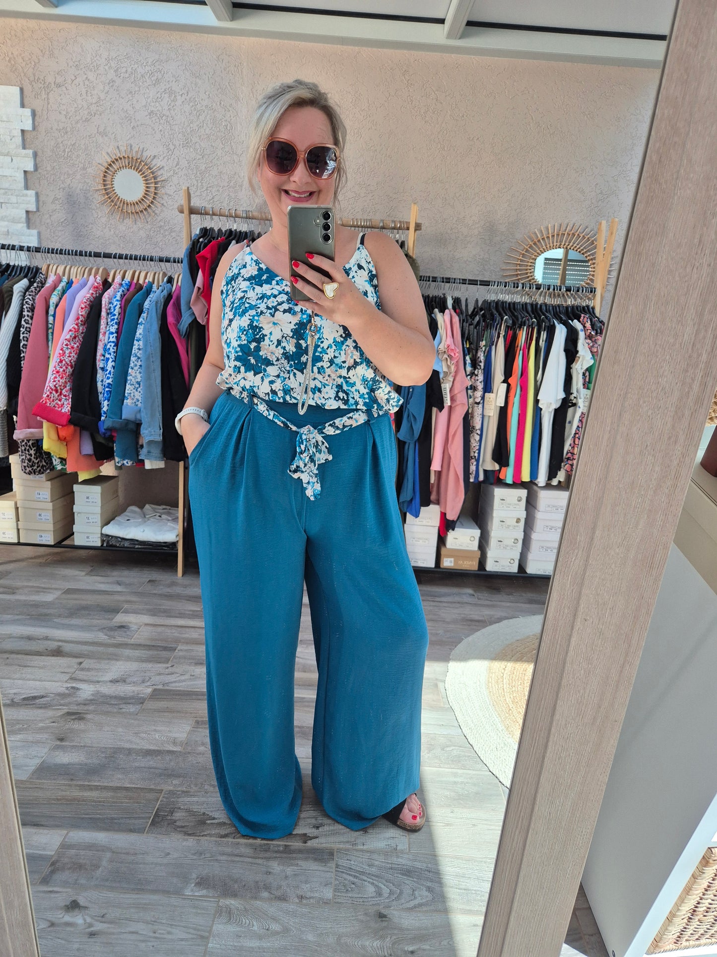 Pantalon fluide avec ceinture fleurie