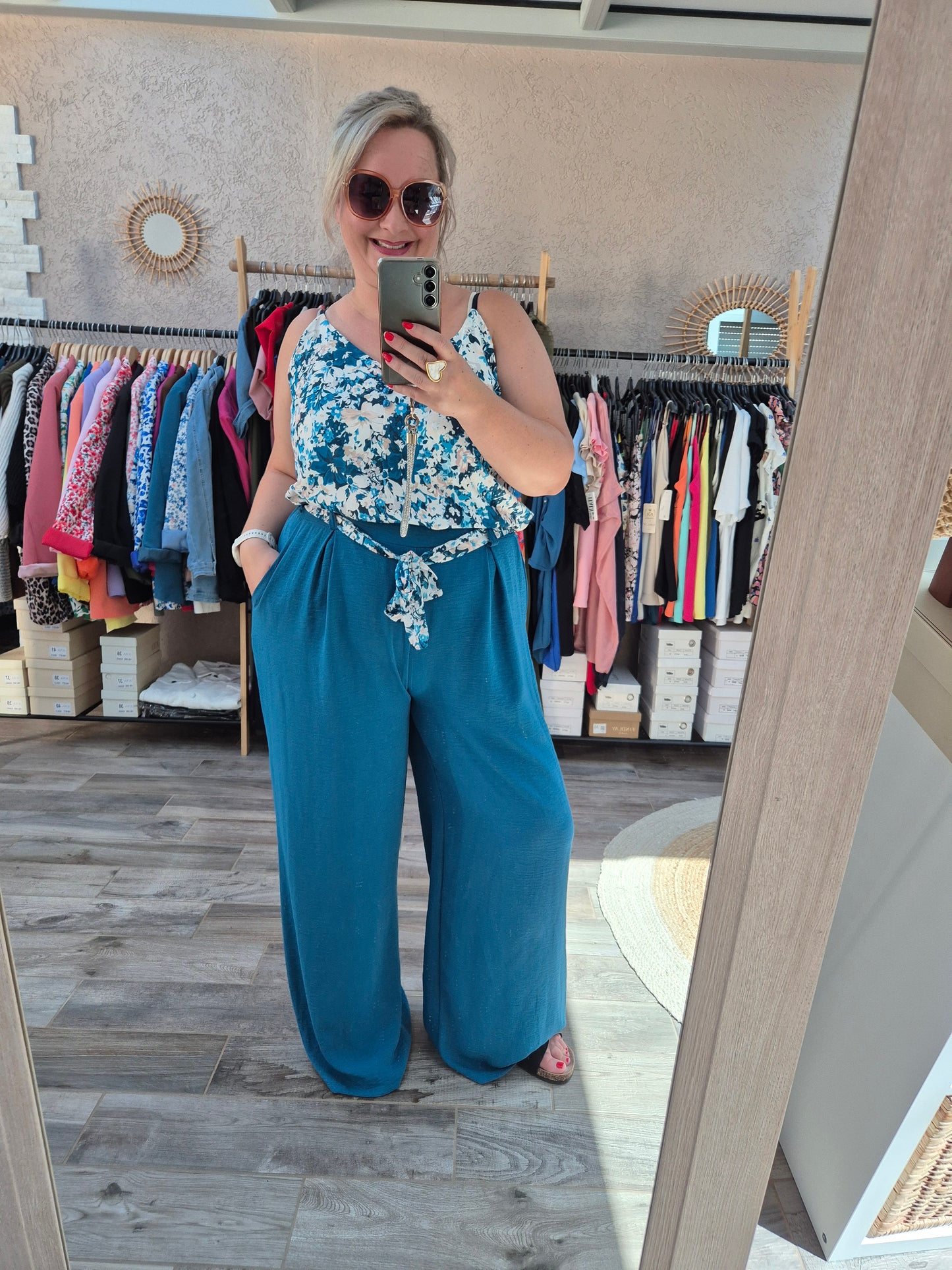 Pantalon fluide avec ceinture fleurie