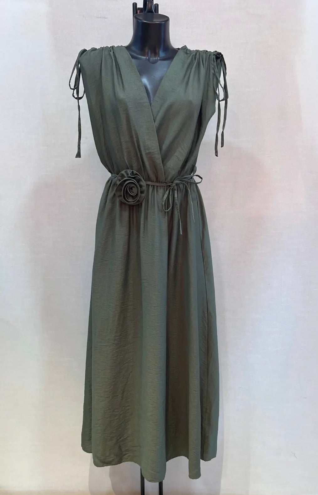 Robe trapèze avec nœuds à la ceinture