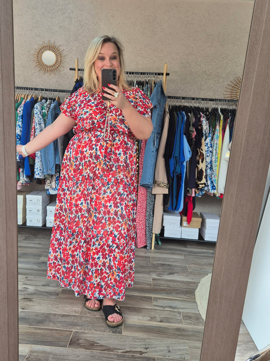 Robe à fleurs rouges